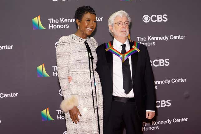 WASHINGTON, DC - 8 DÉCEMBRE : Mellody Hobson et George Lucas assistent aux Kennedy Center Honors 2024 au Kennedy Center le 8 décembre 2024 à Washington, DC. (Photo de Taylor Hill/FilmMagic)