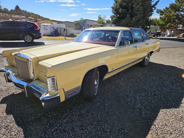 Image for article titled At $8,200, Is This 1979 Lincoln Continental A Big Deal?