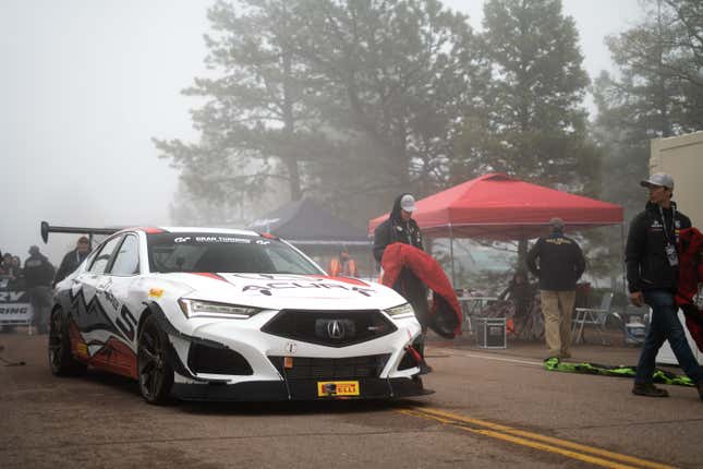 Image for article titled Views From the 2022 Pikes Peak International Hill Climb