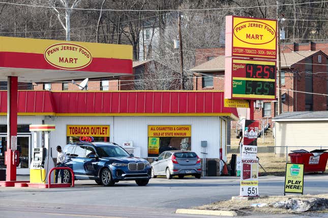 Image for article titled These Are The Unbreakable Rules Of The Gas Station