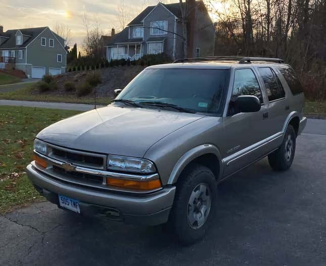 Image for article titled At $5,500, Could You See Blazing Some New Trails In This 2004 Chevy Blazer?