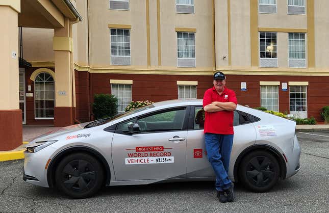 Image for article titled Stock Toyota Prius Sets World Fuel Economy Record Of 93.2 MPG Over 3,200-Mile Road Trip From LA To NYC