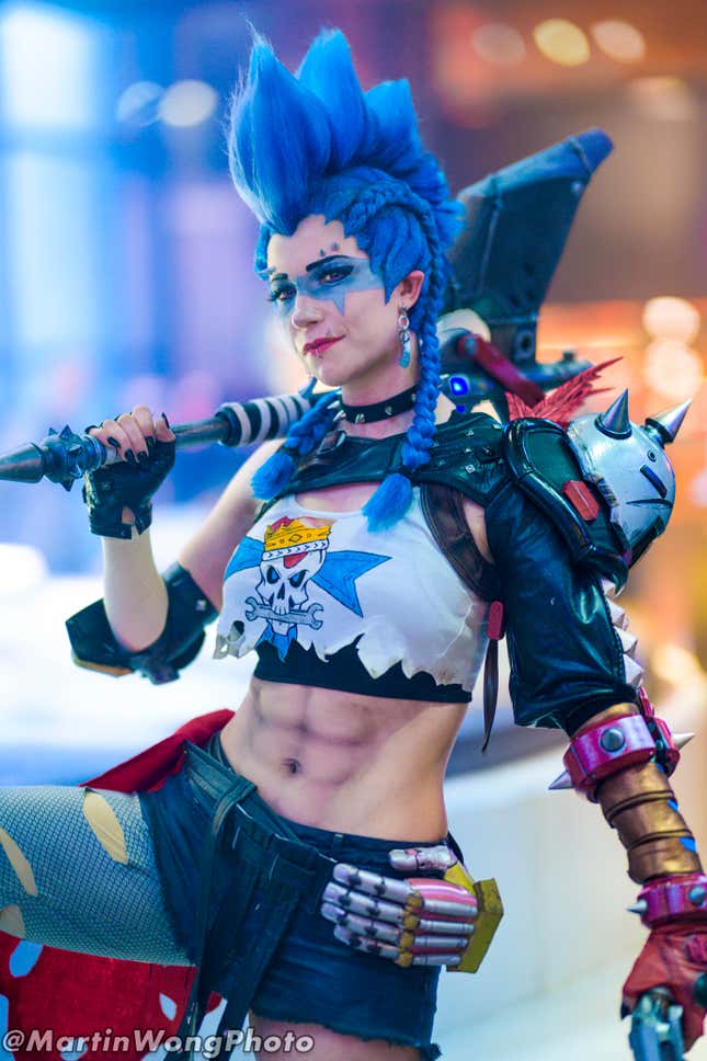 A Junkerqueen cosplayer smirks. 