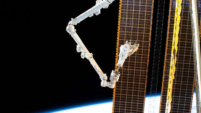 Image for article titled Triple-Core Rockets and &#39;Donuts&#39; on Mars: Marvel at the Best Spaceflight Imagery From June