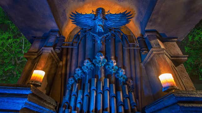 Image for article titled 10 Small Ways That Disney Theme Parks Immerse You Completely