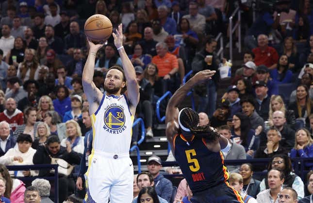 Warriors look to bounce back vs. reeling Pistons