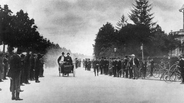 A race from Neuilly to Versailles contested by one of the steam quadricycles built by Count de Dion and Georges Bouton.