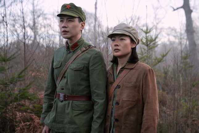 Yu Guming as Yang Weining and Zine Tseng as young Ye Wenjie.
