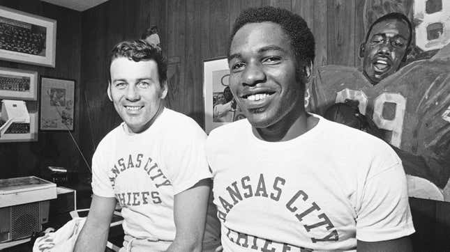 Len Dawson (l.) and Otis Taylor