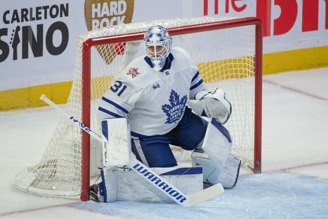 Maple Leafs Face Predators After Losing Key Goaltender