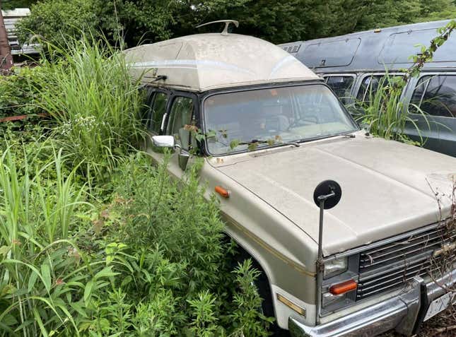 Image for article titled Be The King Of Weird Cars With This 10-Door Chevy Suburban Limousine