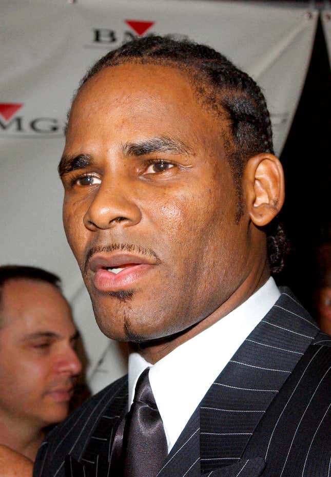 Image for article titled Defense Attorney Claims Key Government Witness Tried To Extort R. Kelly With Video Showing Singer With Underage Girl