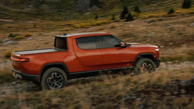 Image for article titled Rivian Temporarily Discontinues R1T&#39;s Powered Tonneau Cover Because It Keeps Breaking