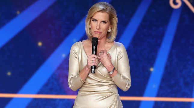 Bild für Artikel mit dem Titel Laura Ingraham von Fox verwechselt im Live-Fernsehen schwarze Anwälte, aber was sie als Nächstes sagte, wird Sie den Kopf schütteln lassen