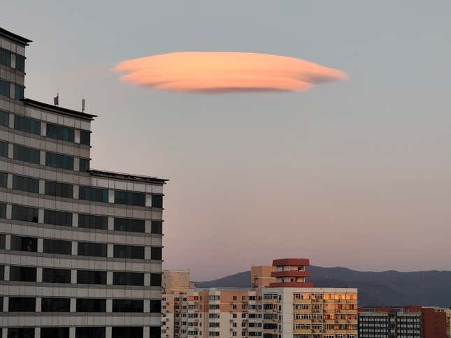A lenticular cloud over Beijing in 2021.