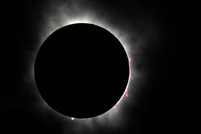 Image for article titled Photos: The Great North American Solar Eclipse