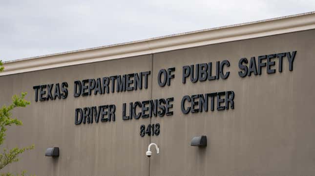 Image for article titled People Are Waiting Outdoors All Night for Driver&#39;s Licenses in Texas