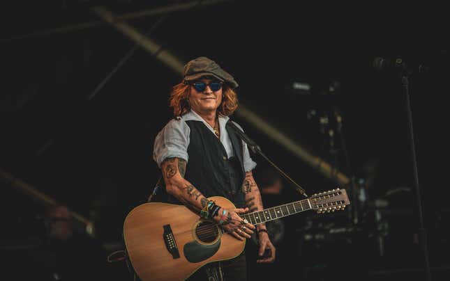 Image for article titled I Can&#39;t Stop Thinking About This Viral Thread About Johnny Depp