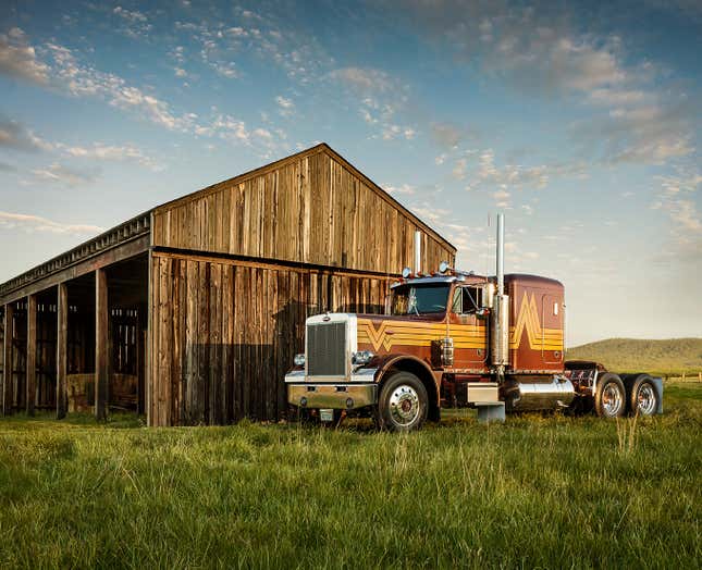 Image for article titled Fashion Photographer Captures the Most Beautiful Big-Rigs on Earth