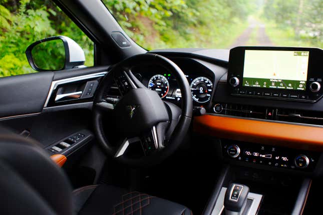Image for article titled I Have No Idea How The Mitsubishi Outlander Is $10,000 Cheaper Than A Kia Telluride