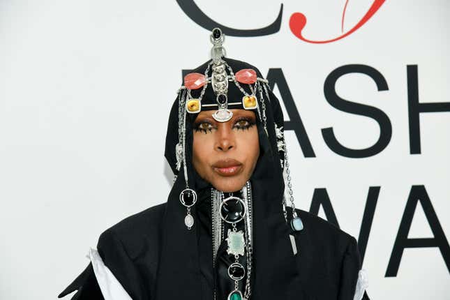 Erykah Badu bei den CFDA Fashion Awards 2024, die am 28. Oktober 2024 im American Museum of Natural History in New York, New York, stattfanden.