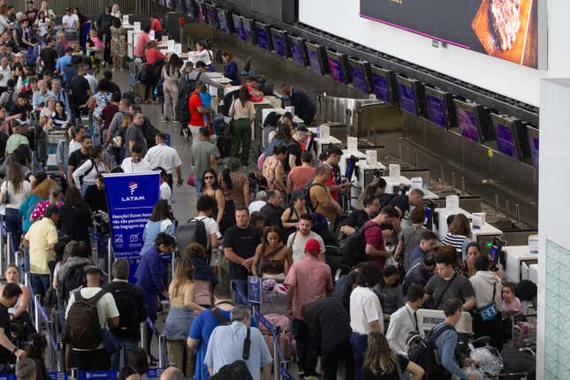 Crowds of people in line to check in at an airport