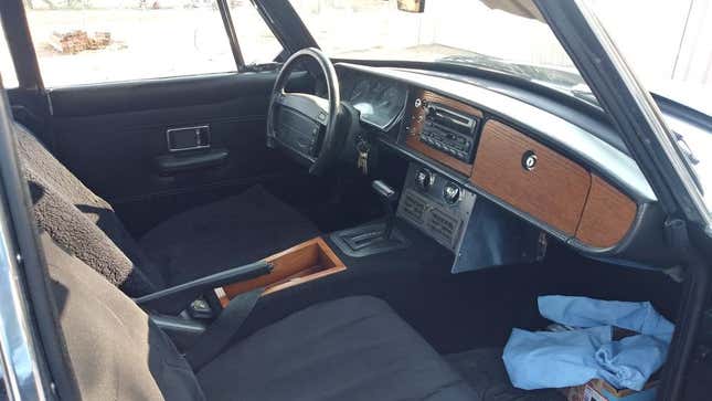 Image for article titled At $11,000, Does This Custom V8-Powered 1970 MGB-GT Have Enough Flair For You?