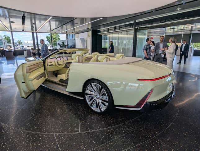 Image for article titled Cadillac Sollei Concept Is A Manilla Cream Luxury EV Dream