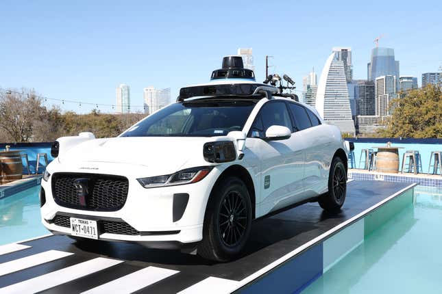 Image for article titled Waymo recalls 1,200 self-driving cars because of minor collisions