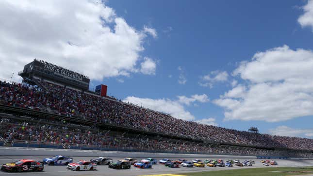 Image for article titled You Can Do Two Free Laps Around Talladega If You Get The Vaccine