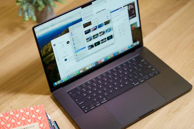 Image for article titled Apple MacBook Pro M3 Max vs. Razer Blade 16: Battle of the Premium Laptops