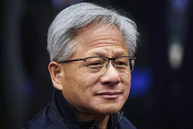 Imagen para el artículo titulado Jensen Huang, CEO de Nvidia, perdió 20 mil millones de dólares de su patrimonio neto en una caída histórica de las acciones