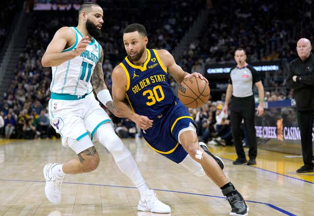 SAN FRANCISCO, CALIFORNIA - FEBRUARY 23: Stephen Curry #30 of the Golden State Warriors drives on Cody Martin #11 of the Charlotte Hornets in the second quarter at Chase Center on February 23, 2024 in San Francisco, California. NOTE TO USER: User expressly acknowledges and agrees that, by downloading and or using this photograph, User is consenting to the terms and conditions of the Getty Images License Agreement. (Photo by Thearon W. Henderson/Getty Images)