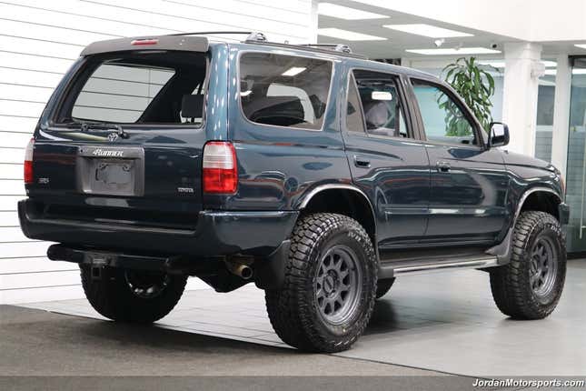 Image for article titled Which One Of You Suckers Is Going To Pay Over $32,000 For A 25-Year-Old Toyota 4Runner