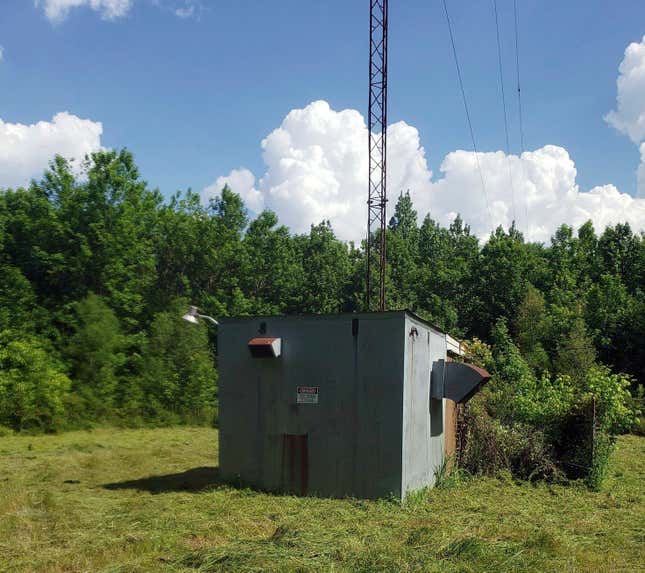 This image provided by Brett Elmore shows WJLX radio&#39;s tower in Jasper, Ala. Authorities say a thief or thieves made off with the 200-foot tower, which was discovered missing Friday, Feb. 2, 2024, and shut down WJLX Radio. (Brett Elmore vai AP)