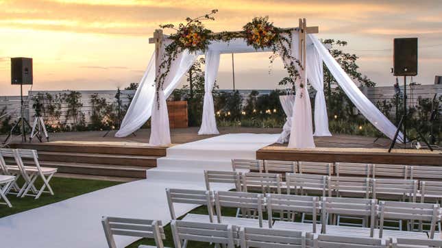 Image for article titled The Metaverse Might Be the Worst Thing to Ever Happen to Weddings