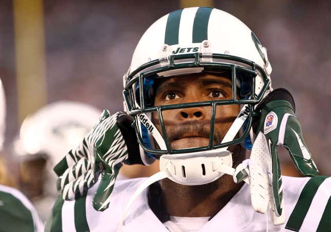 Former NFL WR Braylon Edwards was in the right place at the right time to save an 80-year old man from serious injury or worse.