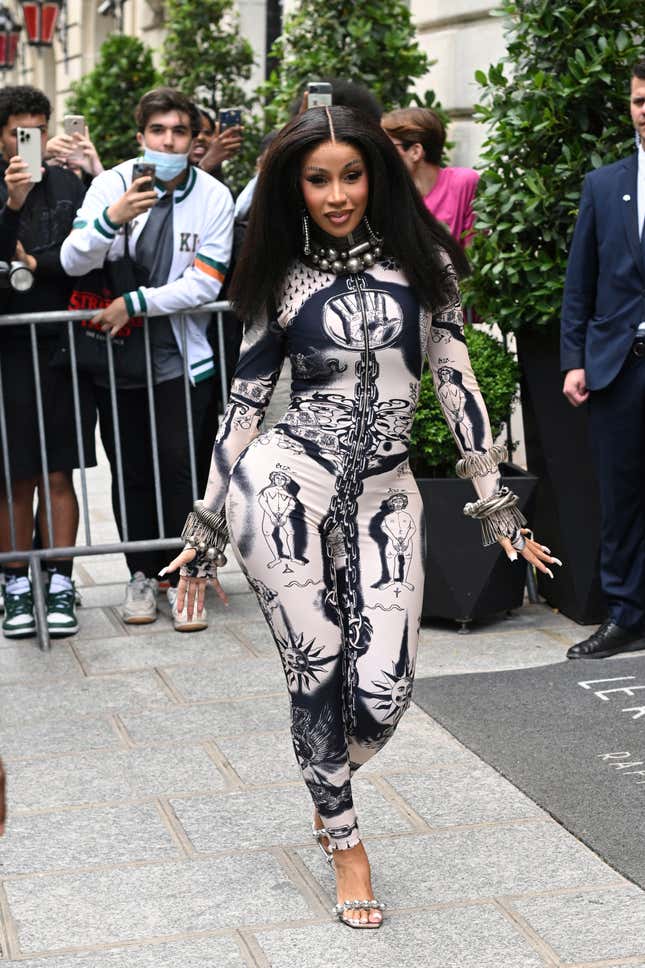 Cardi B attends the runway during the Chanel Womenswear Spring/summer 2020  show as part of Paris Fashion Week in Paris, on October 1, 2019. Photo by  Julie Sebadelha/ABACAPRESS.COM Stock Photo - Alamy