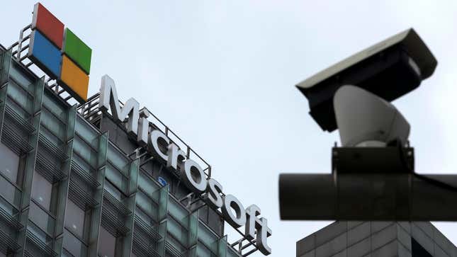 20 Temmuz 2021'de Çin'in Pekin kentindeki Microsoft ofis binasının yakınındaki bir güvenlik kamerasının dosya fotoğrafı.