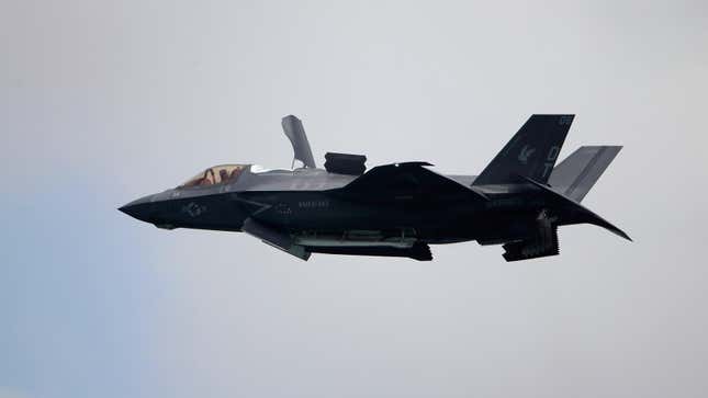 Se encuentran restos de un avión de combate F-35 a dos horas al norte de Charleston