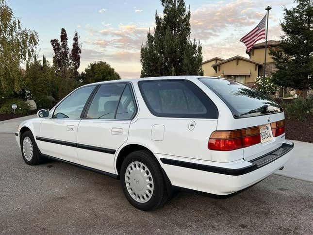Image for article titled At $17,500, Will This 1993 Honda Accord LX Wagon Haul Home A Win?