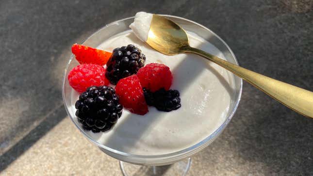 Cannoli pudding with berries and gold spoon