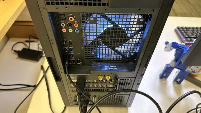 Image for article titled Alienware Aurora R16 Review: I Can't Help But Enjoy Probing This Latest PC Design