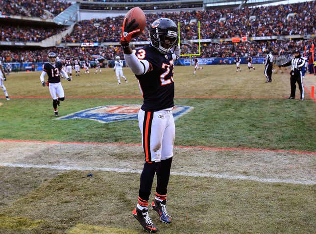 Image for article titled Julius Peppers, Antonio Gates, and the 15 Finalists for the 2024 Hall of Fame
