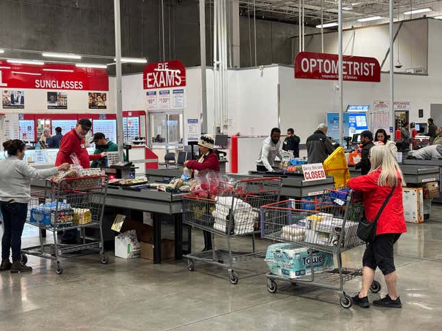 Image for article titled Costco's $1.50 hot dog is still a winner