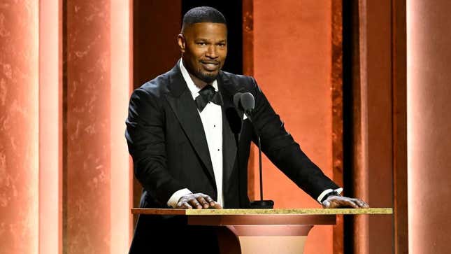 Bild für Artikel mit dem Titel Jamie Foxx will sich an der Person rächen, die ihm an seinem Geburtstag Glas ins Gesicht geworfen hat