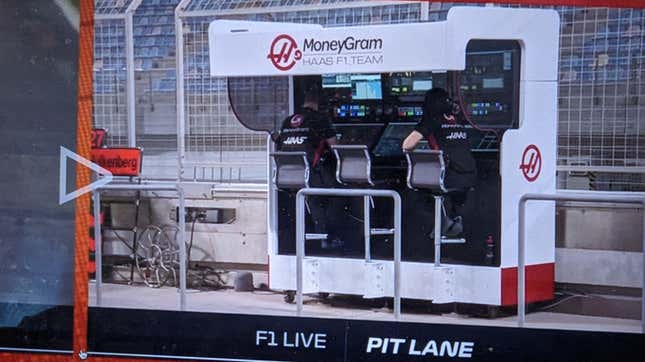 I had to snap a quick photo of Haas’ miniature setup.