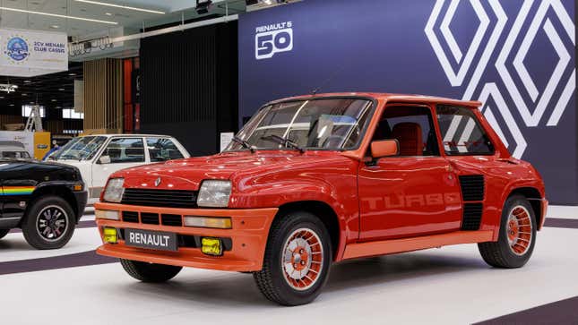 Front 3/4 view of a red Renault 5 Turbo