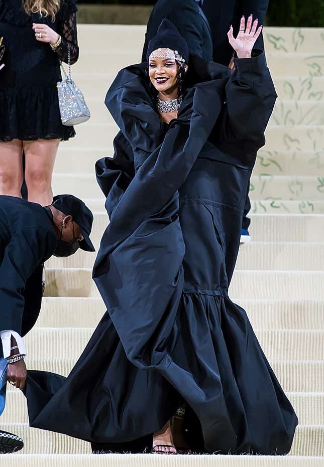 NEW YORK, NEW YORK - SEPTEMBER 13: Singer Rihanna attends The 2021 Met Gala 