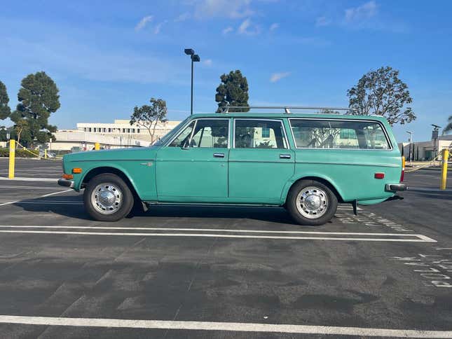Image for article titled At $6,800, Is This 1972 Volvo 145 Worth its Weight in Patina?